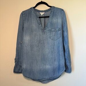 Lou & Grey Women's V-Neck Chambray Top Light Blue Wash SM